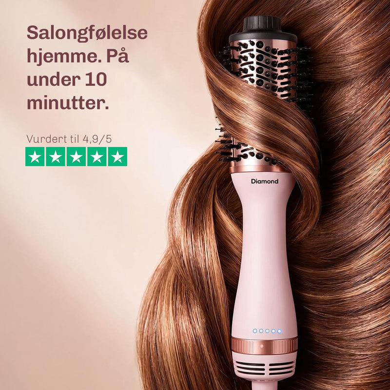 Oval titanbørste med jevn varmefordeling for skånsom styling og glansfullt hår.